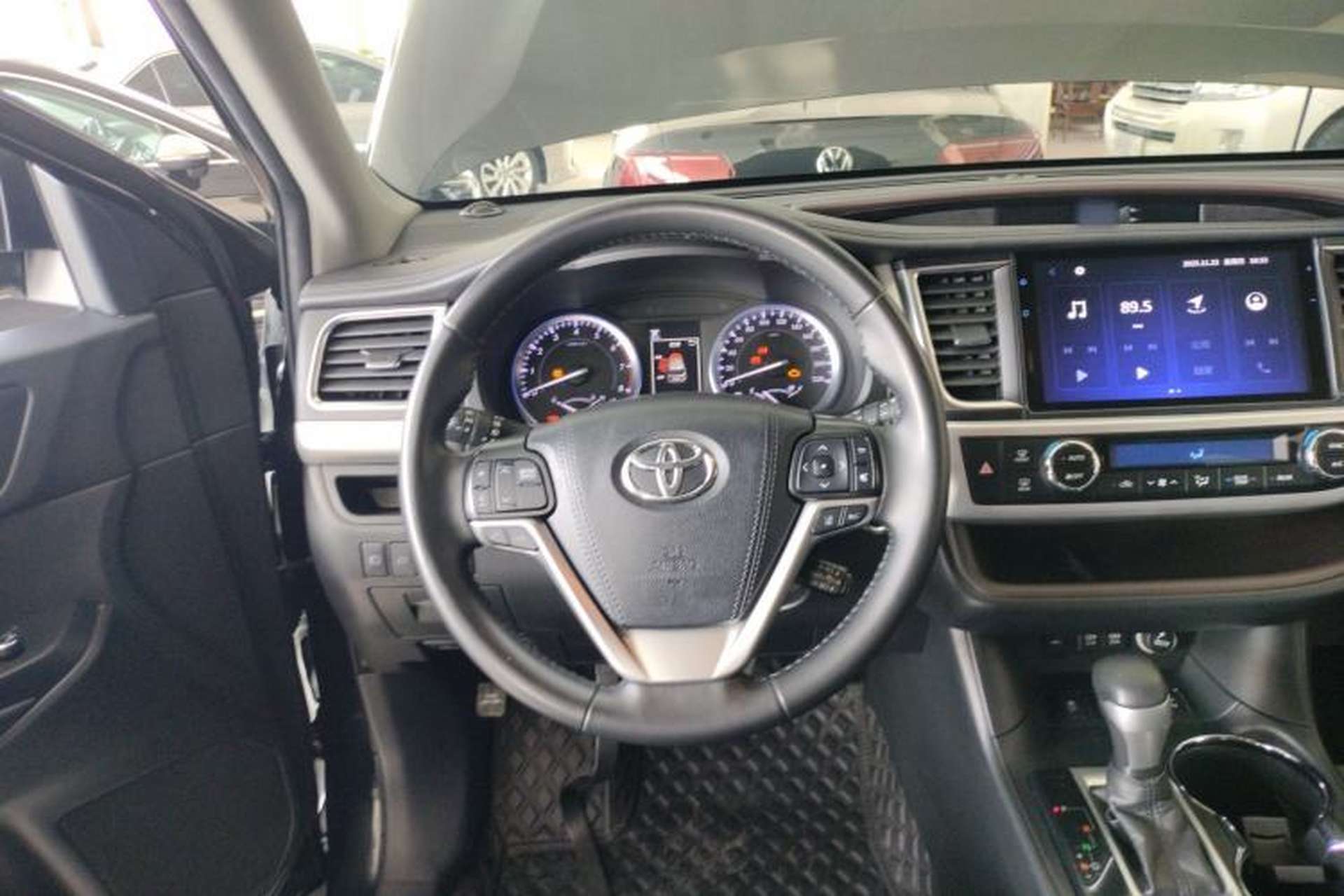Used Toyota Highlander 2018 2.0T Four-Wheel Drive Prestige Version 7 Seats China VI Standard Steering Wheel