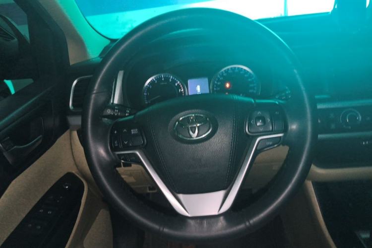 Used Toyota Highlander 2018 2.0T Two-Wheel Drive Elite Version 5 Seats China VI Standard Steering Wheel