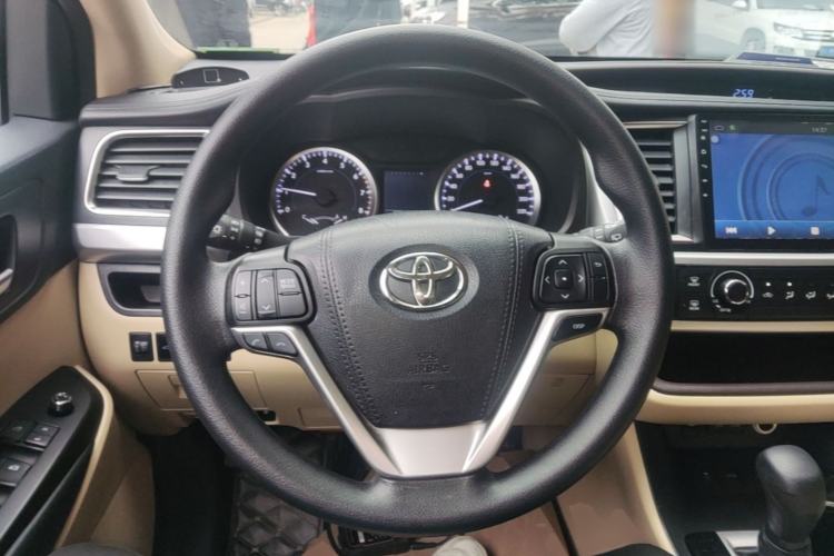 Used Toyota Highlander 2018 2.0T Two-Wheel Drive Elite Edition 5 Seats Emission Standard China V Steering Wheel