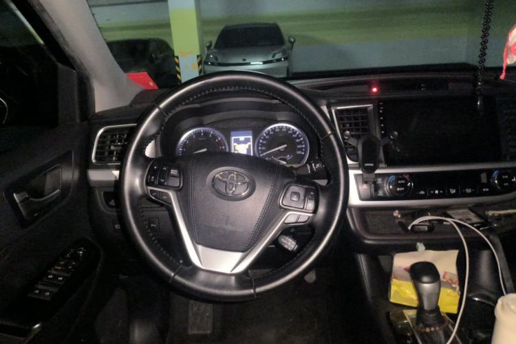 Used Toyota Highlander 2018 2.0T Four-Wheel Drive Knight Edition 7 Seats China VI Standard Steering Wheel