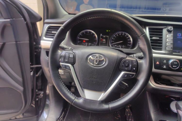 Used Toyota Highlander 2018 2.0T Four-Wheel Drive Luxury Version 7 Seats China VI Standard Steering Wheel