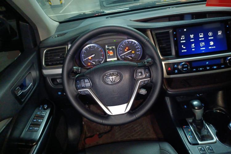 Used Toyota Highlander 2018 2.0T Four-Wheel Drive Luxury Edition 7 Seats China V Emission Standard Steering Wheel