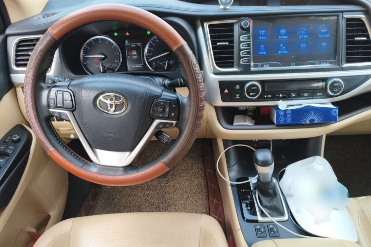 Used Toyota Highlander 2018 2.0T Four-Wheel Drive Luxury Edition 7 Seats China V Emission Standard Steering Wheel