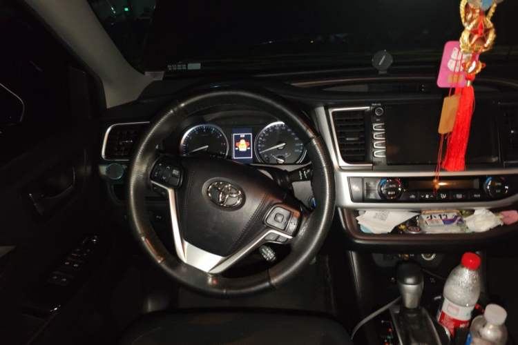Used Toyota Highlander 2018 2.0T Four-Wheel Drive Luxury Version 7 Seats China VI Standard Steering Wheel