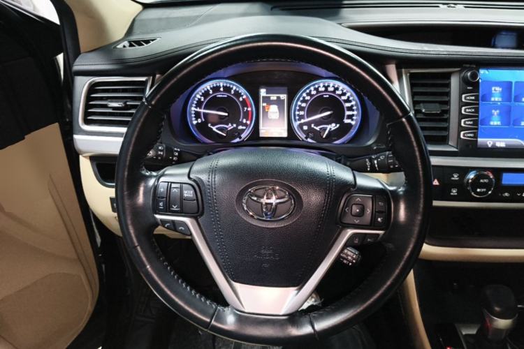 Used Toyota Highlander 2018 2.0T Four-Wheel Drive Luxury Version 7 Seats China VI Standard Steering Wheel