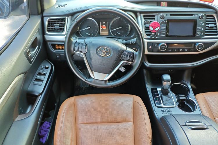 Used Toyota Highlander 2018 2.0T Four-Wheel Drive Luxury Version 7 Seats China VI Standard Steering Wheel