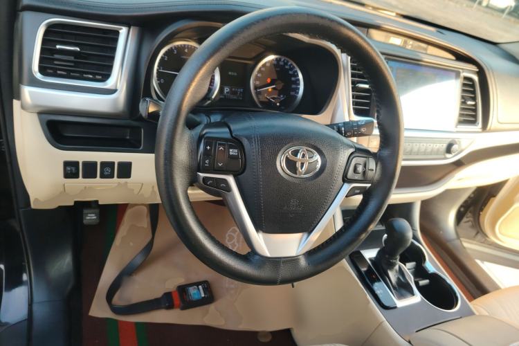 Used Toyota Highlander 2018 2.0T Two-Wheel Drive Elite Edition 7 Seats Emission Standard China V Steering Wheel