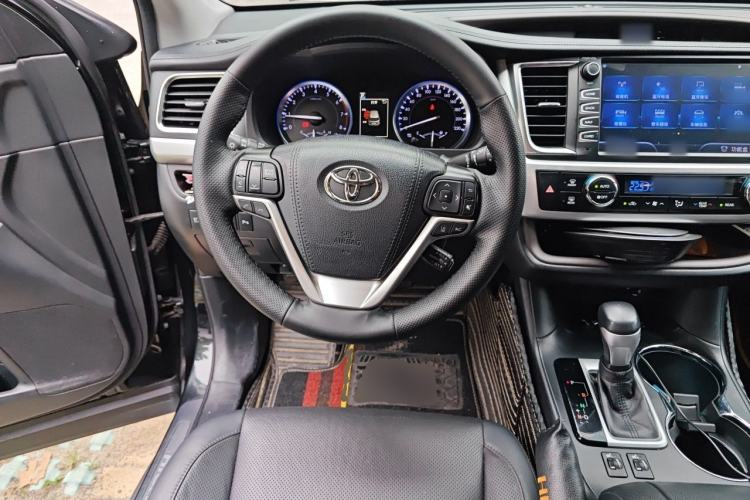 Used Toyota Highlander 2018 2.0T Four-Wheel Drive Luxury Version 7 Seats China VI Standard Steering Wheel