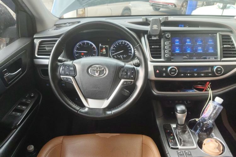 Used Toyota Highlander 2018 2.0T Four-Wheel Drive Knight Edition 7 Seats China VI Standard Steering Wheel