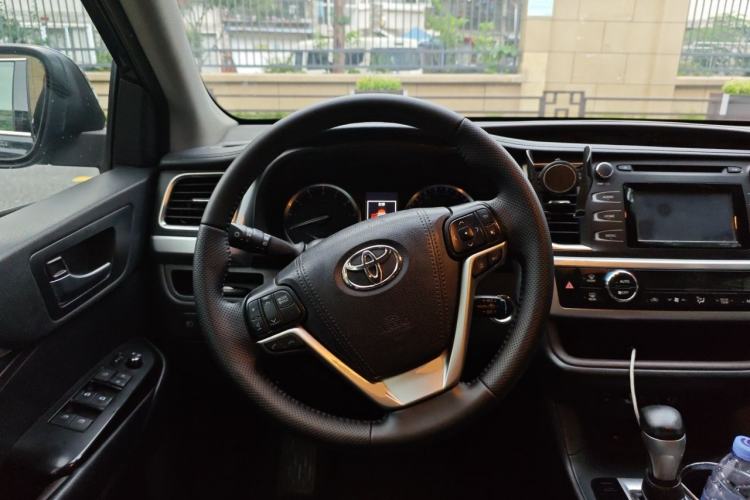 Used Toyota Highlander 2018 2.0T Four-Wheel Drive Luxury Edition 7 Seats China V Emission Standard Steering Wheel