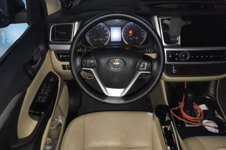 Used Toyota Highlander 2018 2.0T Four-Wheel Drive Elite Edition 7 Seats China V Standard Steering Wheel