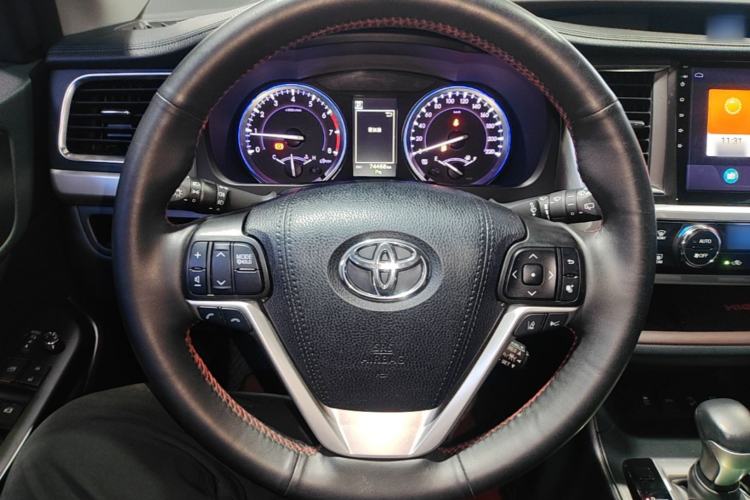 Used Toyota Highlander 2018 2.0T Four-Wheel Drive Luxury Edition 7 Seats China V Emission Standard Steering Wheel