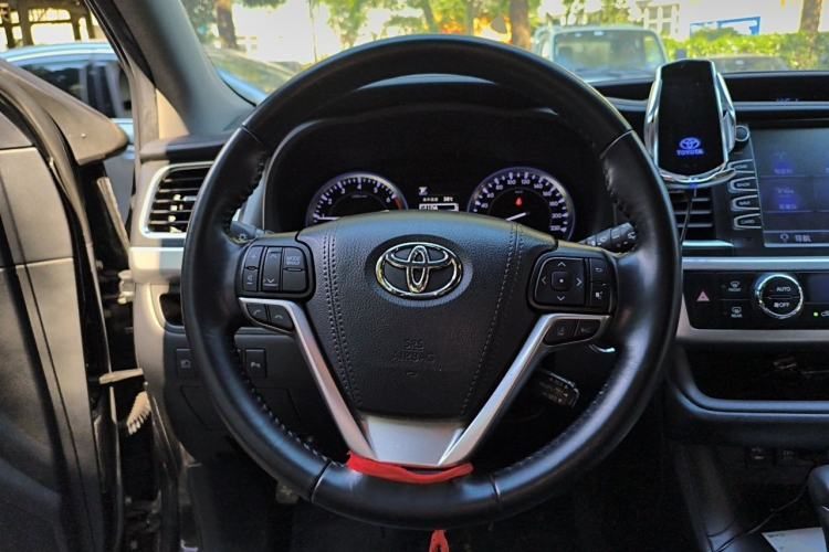 Used Toyota Highlander 2018 2.0T Four-Wheel Drive Luxury Version 7 Seats China VI Standard Steering Wheel
