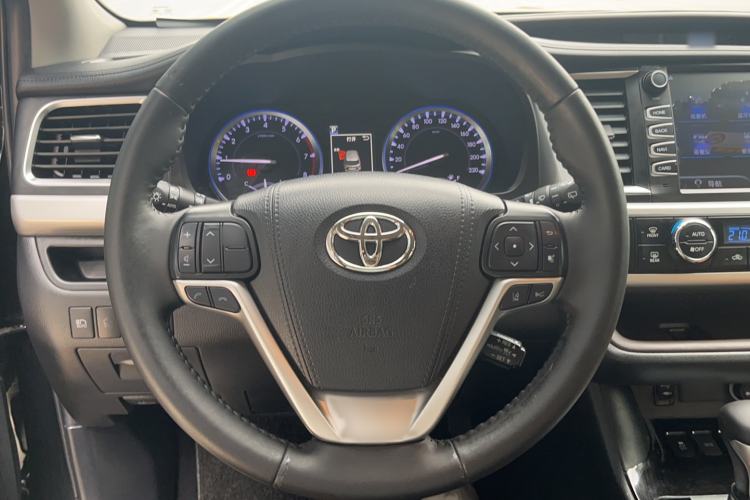 Used Toyota Highlander 2018 2.0T Four-Wheel Drive Knight Edition 7 Seats China VI Standard Steering Wheel