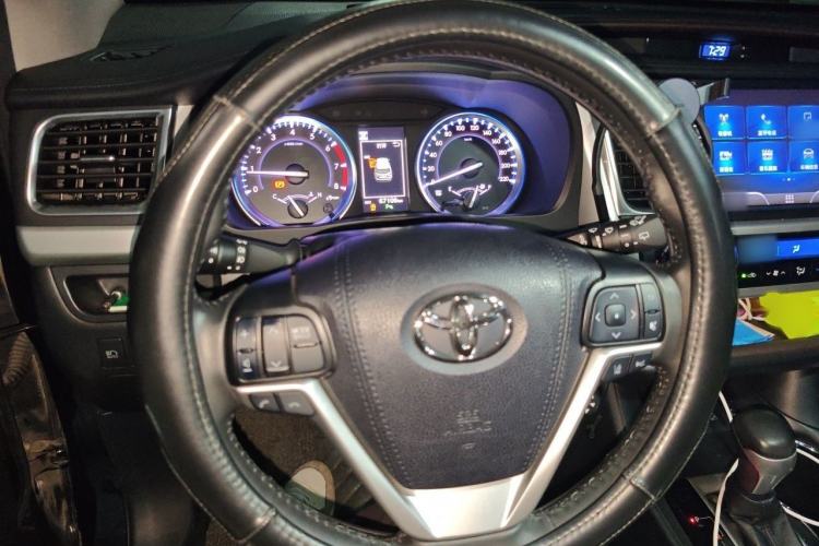 Used Toyota Highlander 2018 2.0T Four-Wheel Drive Luxury Edition 7 Seats China V Emission Standard Steering Wheel