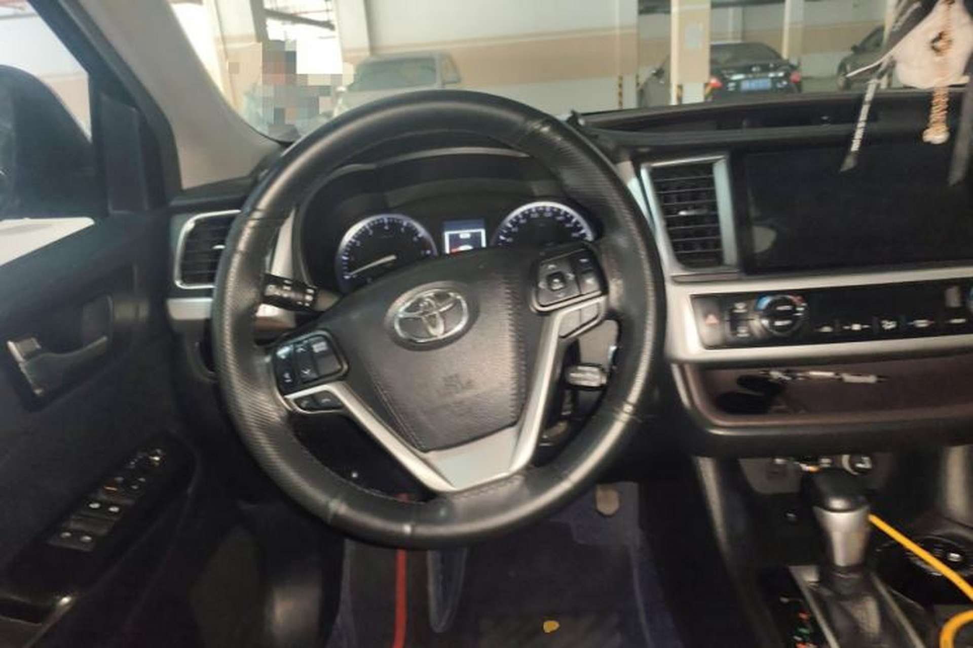 Used Toyota Highlander 2018 2.0T Two-Wheel Drive Prestige Version 7 Seats China V Emission Standard Steering Wheel