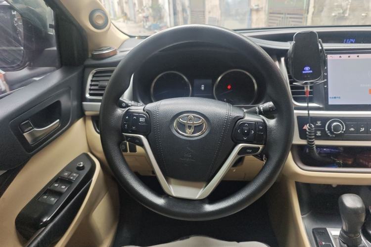 Used Toyota Highlander 2018 2.0T Two-Wheel Drive Elite Edition 7 Seats China VI Standard Steering Wheel