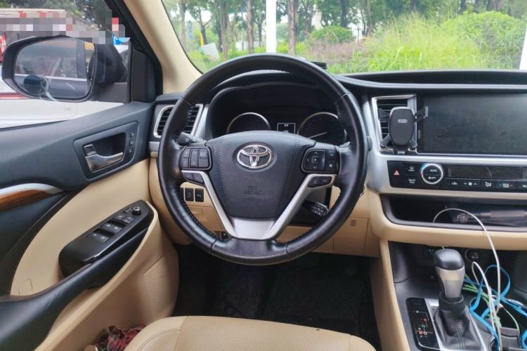 Used Toyota Highlander 2018 2.0T Four-Wheel Drive Ultimate Edition 7-Seater Emission Standard China V Steering Wheel