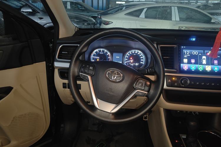 Used Toyota Highlander 2018 2.0T Two-Wheel Drive Elite Version 5 Seats China VI Standard Steering Wheel