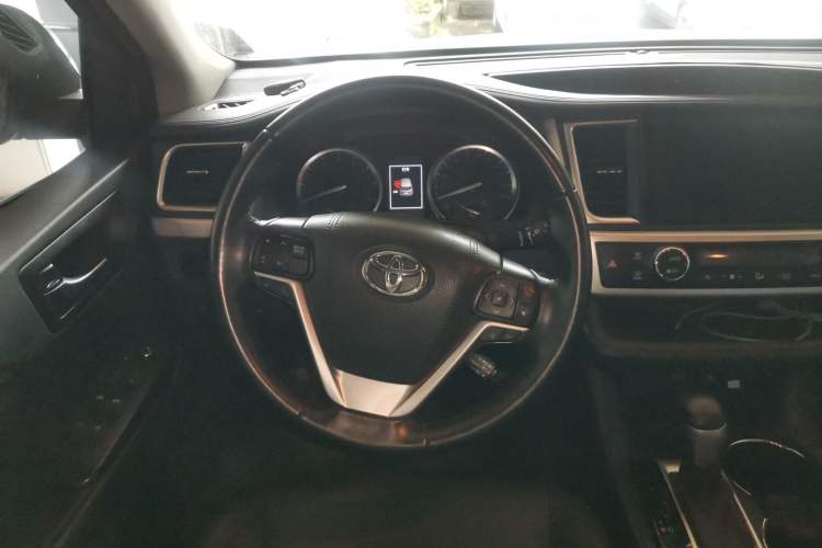 Used Toyota Highlander 2018 2.0T Four-Wheel Drive Prestige Version 7 Seats China VI Standard Steering Wheel