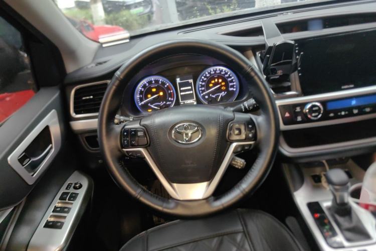 Used Toyota Highlander 2018 2.0T Four-Wheel Drive Luxury Edition 7 Seats China V Emission Standard Steering Wheel