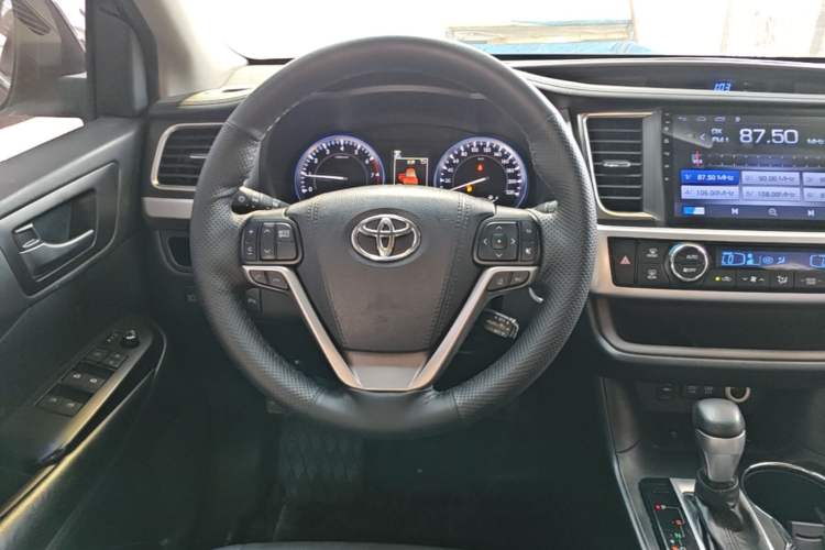 Used Toyota Highlander 2018 2.0T Four-Wheel Drive Luxury Edition 7 Seats China V Emission Standard Steering Wheel