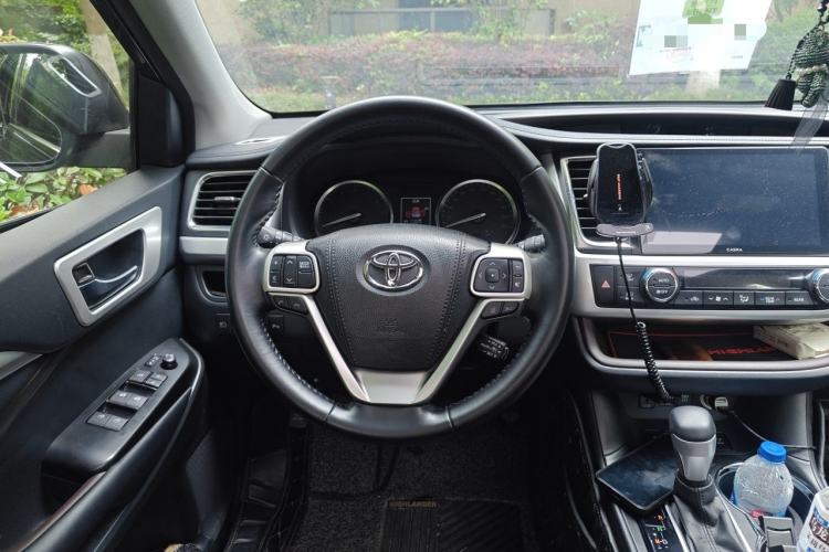 Used Toyota Highlander 2018 2.0T Four-Wheel Drive Luxury Edition 7 Seats China V Emission Standard Steering Wheel