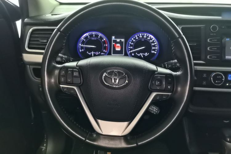 Used Toyota Highlander 2018 2.0T Four-Wheel Drive Luxury Version 7 Seats China VI Standard Steering Wheel