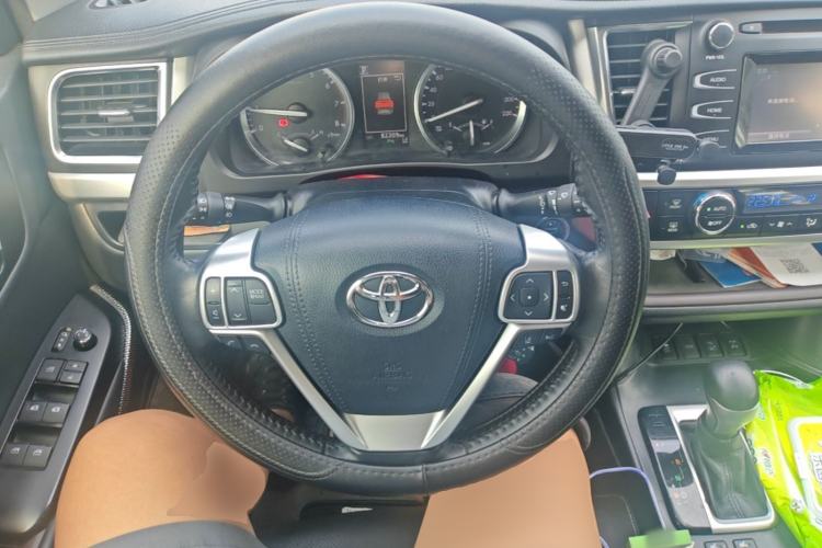 Used Toyota Highlander 2018 2.0T Four-Wheel Drive Luxury Version 7 Seats China VI Standard Steering Wheel