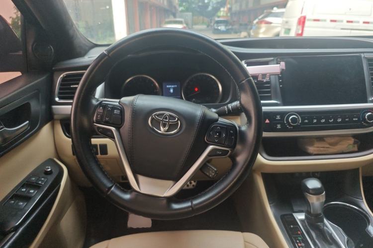 Used Toyota Highlander 2018 2.0T Four-Wheel Drive Elite Edition 7 Seats China V Standard Steering Wheel