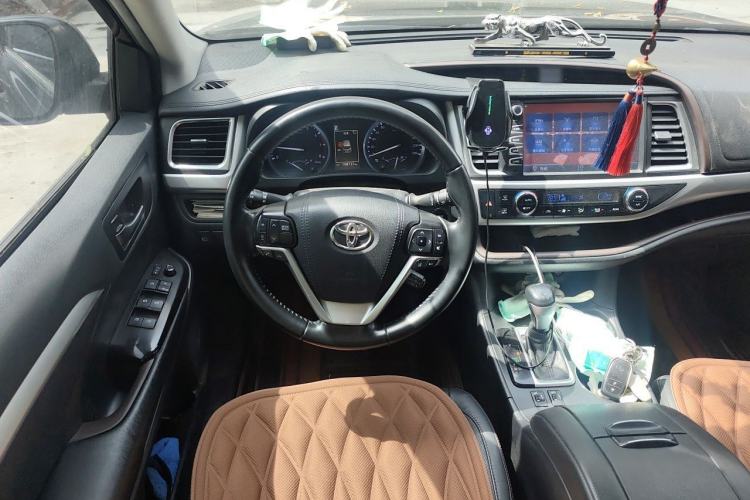 Used Toyota Highlander 2018 2.0T Four-Wheel Drive Luxury Version 7 Seats China VI Standard Steering Wheel