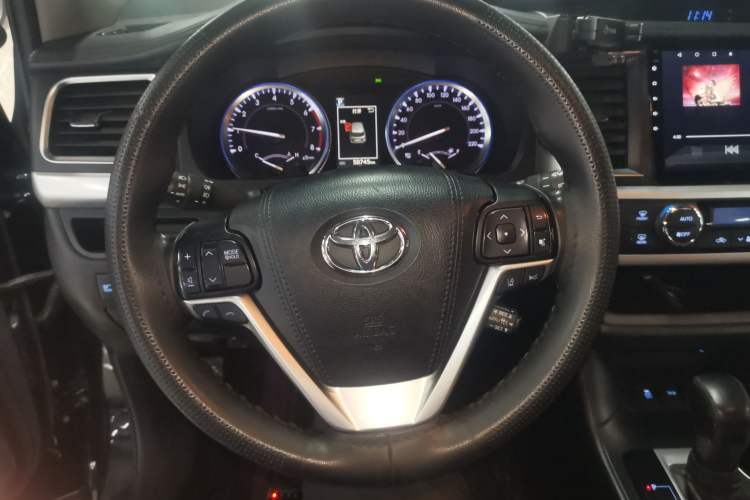 Used Toyota Highlander 2018 2.0T Four-Wheel Drive Knight Edition 7 Seats China VI Standard Steering Wheel