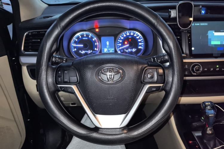 Used Toyota Highlander 2018 2.0T Two-Wheel Drive Elite Version 5 Seats China VI Standard Steering Wheel