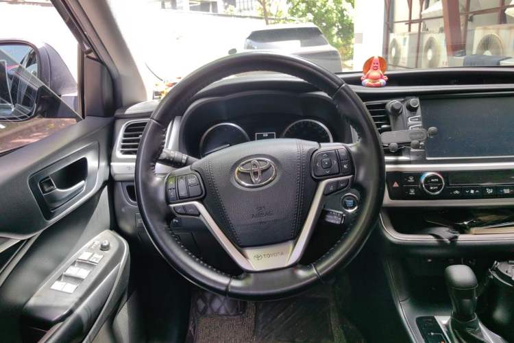 Used Toyota Highlander 2018 2.0T Four-Wheel Drive Luxury Version 7 Seats China VI Standard Steering Wheel