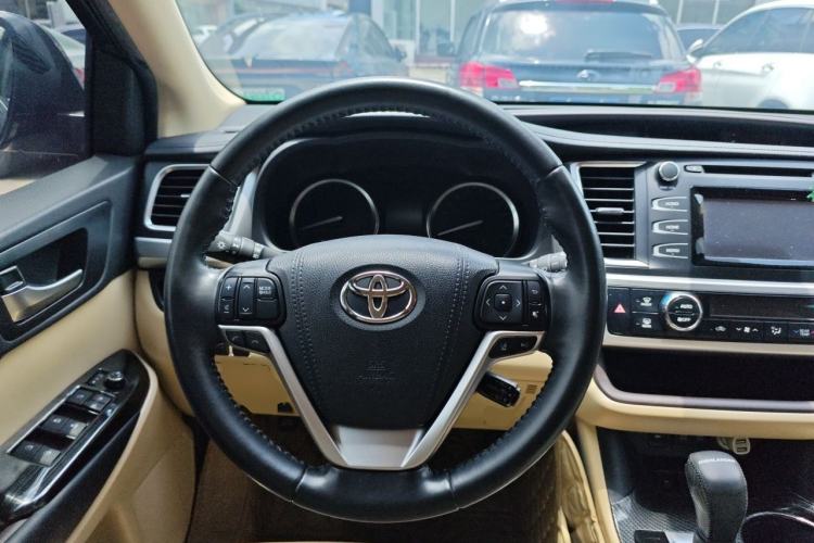 Used Toyota Highlander 2018 2.0T Four-Wheel Drive Luxury Edition 7 Seats China V Emission Standard Steering Wheel