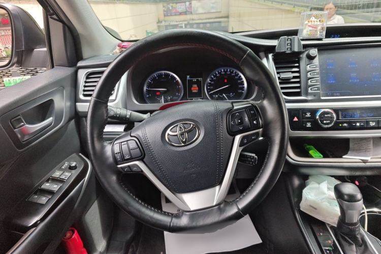 Used Toyota Highlander 2018 2.0T Four-Wheel Drive Luxury Version 7 Seats China VI Standard Steering Wheel