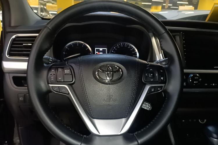 Used Toyota Highlander 2018 2.0T Four-Wheel Drive Luxury Version 7 Seats China VI Standard Steering Wheel