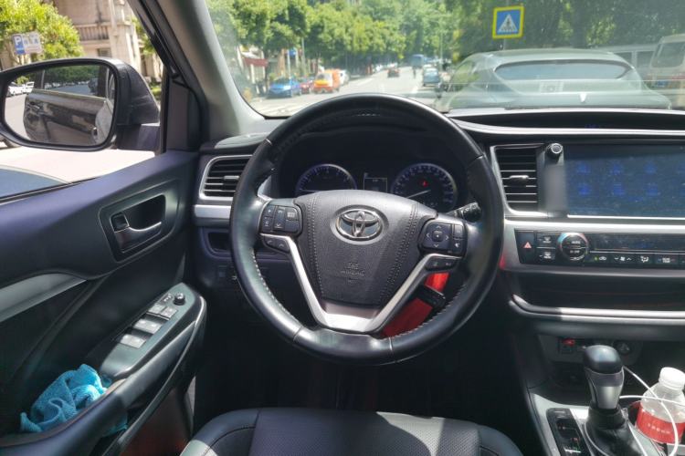 Used Toyota Highlander 2018 2.0T Four-Wheel Drive Luxury Version 7 Seats China VI Standard Steering Wheel