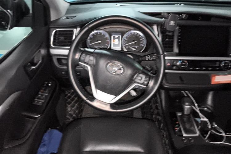 Used Toyota Highlander 2018 2.0T Four-Wheel Drive Luxury Edition 7 Seats China V Emission Standard Steering Wheel
