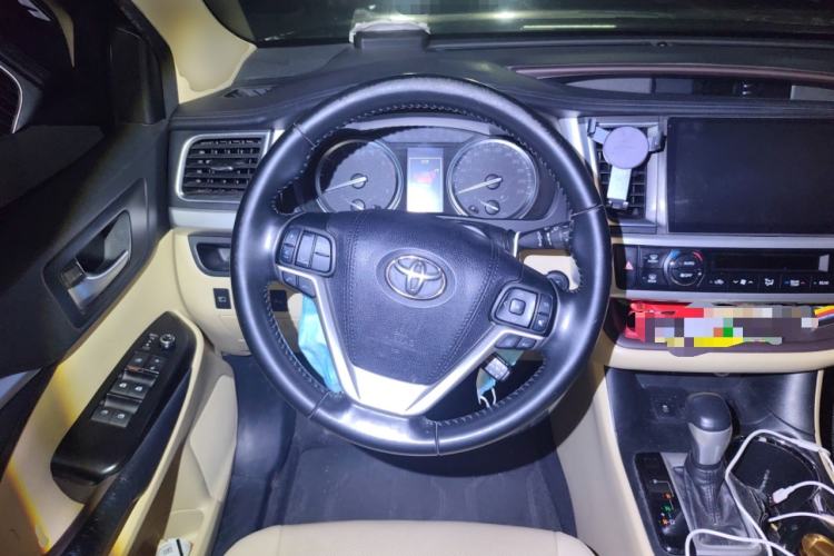 Used Toyota Highlander 2018 2.0T Four-Wheel Drive Luxury Edition 7 Seats China V Emission Standard Steering Wheel