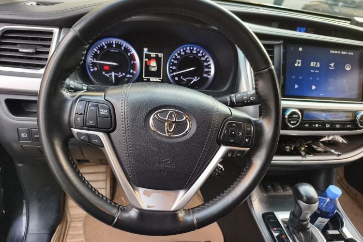 Used Toyota Highlander 2018 2.0T Four-Wheel Drive Prestige Version 7 Seats China VI Standard Steering Wheel