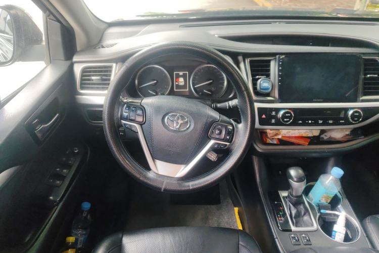 Used Toyota Highlander 2018 2.0T Four-Wheel Drive Luxury Edition 7 Seats China V Emission Standard Steering Wheel