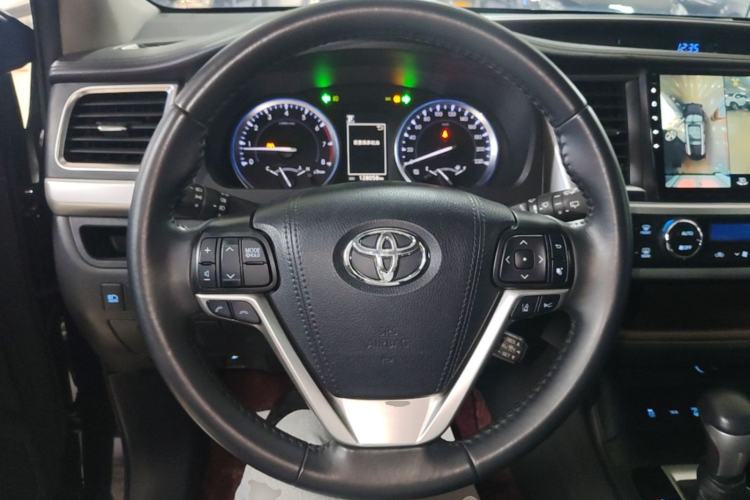 Used Toyota Highlander 2018 2.0T Four-Wheel Drive Luxury Version 7 Seats China VI Standard Steering Wheel