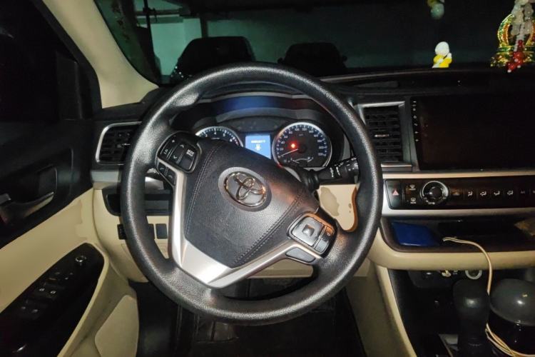 Used Toyota Highlander 2018 2.0T Two-Wheel Drive Elite Edition 7 Seats Emission Standard China V Steering Wheel