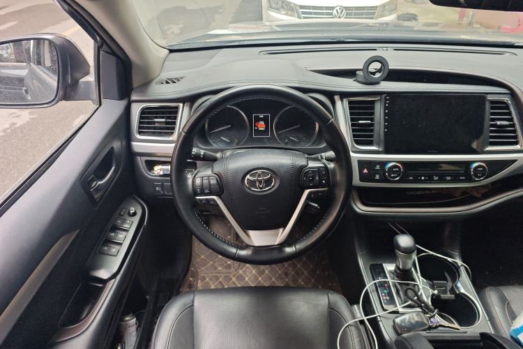 Used Toyota Highlander 2018 2.0T Four-Wheel Drive Luxury Edition 7 Seats China V Emission Standard Steering Wheel