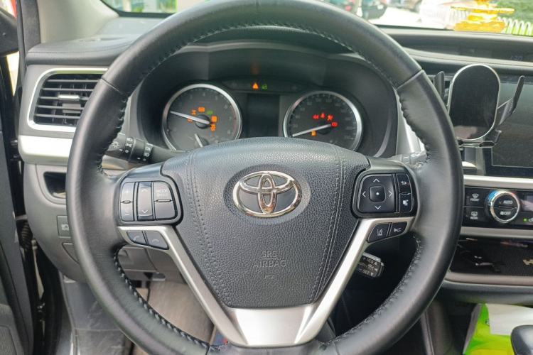 Used Toyota Highlander 2018 2.0T Four-Wheel Drive Luxury Edition 7 Seats China V Emission Standard Steering Wheel