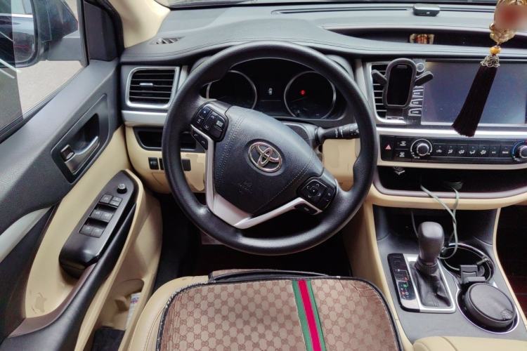 Used Toyota Highlander 2018 2.0T Two-Wheel Drive Elite Version 5 Seats China VI Standard Steering Wheel