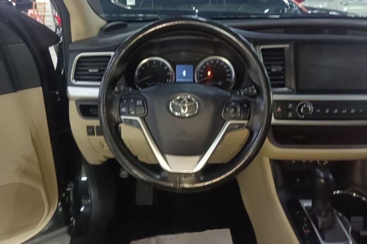 Used Toyota Highlander 2018 2.0T Two-Wheel Drive Elite Edition 7 Seats Emission Standard China V Steering Wheel