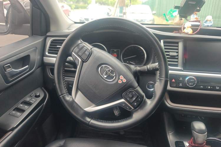 Used Toyota Highlander 2018 2.0T Four-Wheel Drive Prestige Version 7 Seats China V Emission Standard Steering Wheel