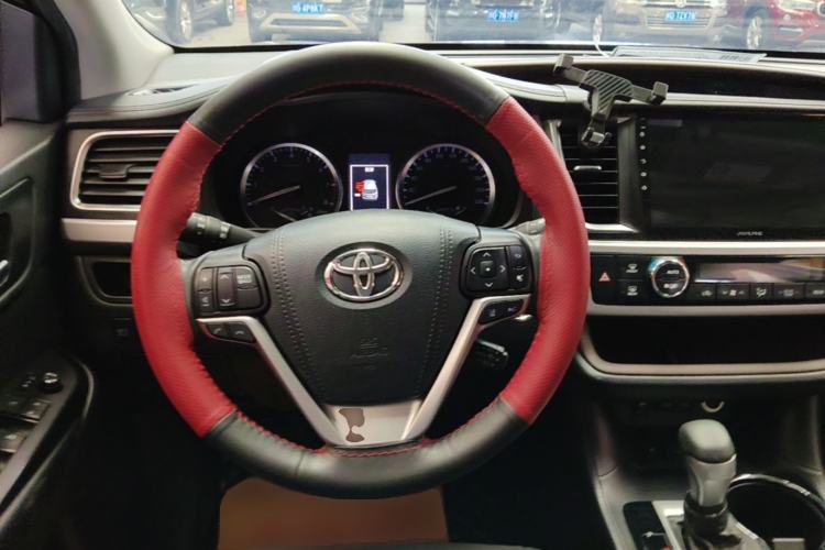 Used Toyota Highlander 2018 2.0T Four-Wheel Drive Luxury Version 7 Seats China VI Standard Steering Wheel
